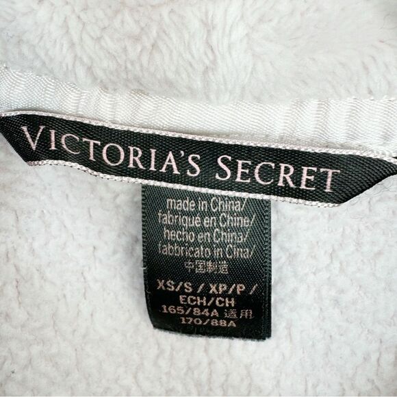 Victoria’s Secret Embroidered Plush Fleece Shortie Robe Lilac XS Small - Picture 10 of 12